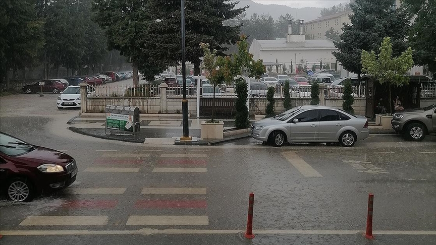 İç Ege ve Göller Yöresi için gök gürültülü sağanak uyarısı