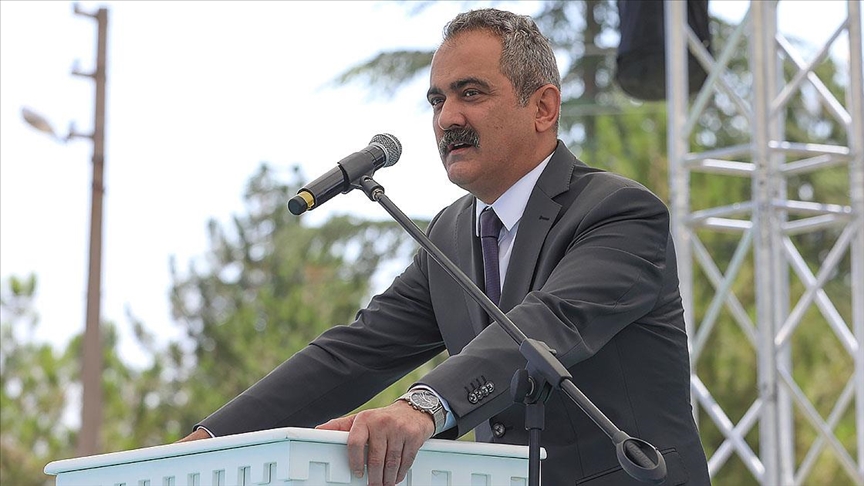 Milli Eğitim Bakanı Özer, tüm ders kitaplarının illere gönderildiğini açıkladı