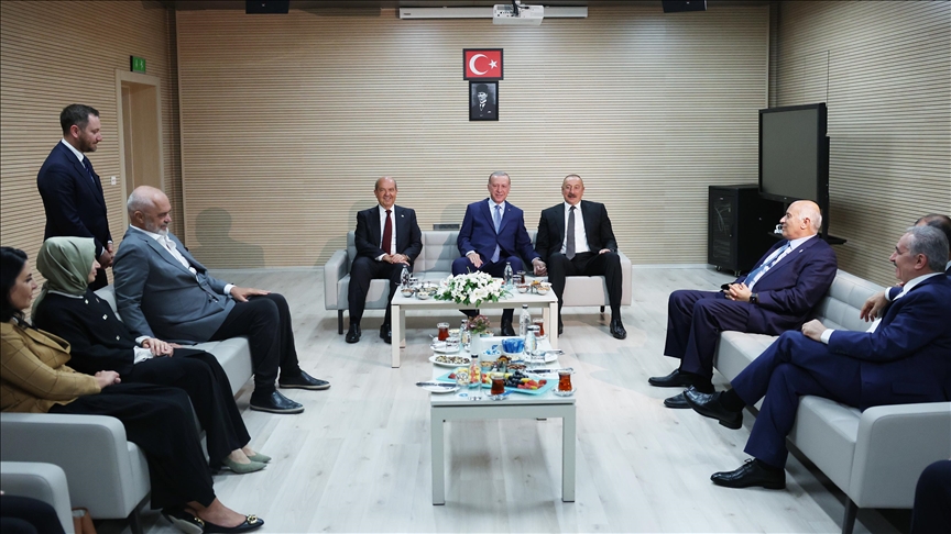 Erdoğan priti në takim liderët gjatë Lojërave të 5-ta të Solidaritetit Islam