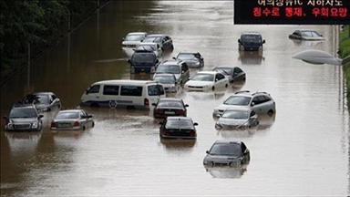 Во поплавите во Јужна Кореја загинаа 9 лица 