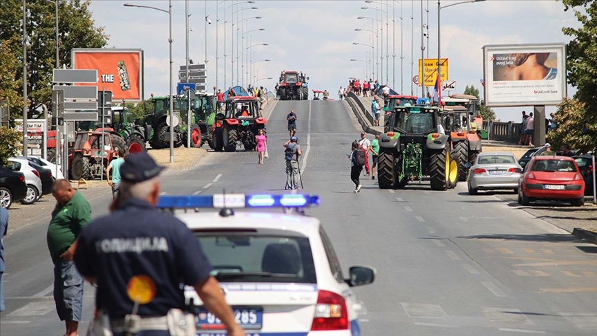 Srbija: Poljoprivrednici nastavili blokade raskrsnica u Novom Sadu