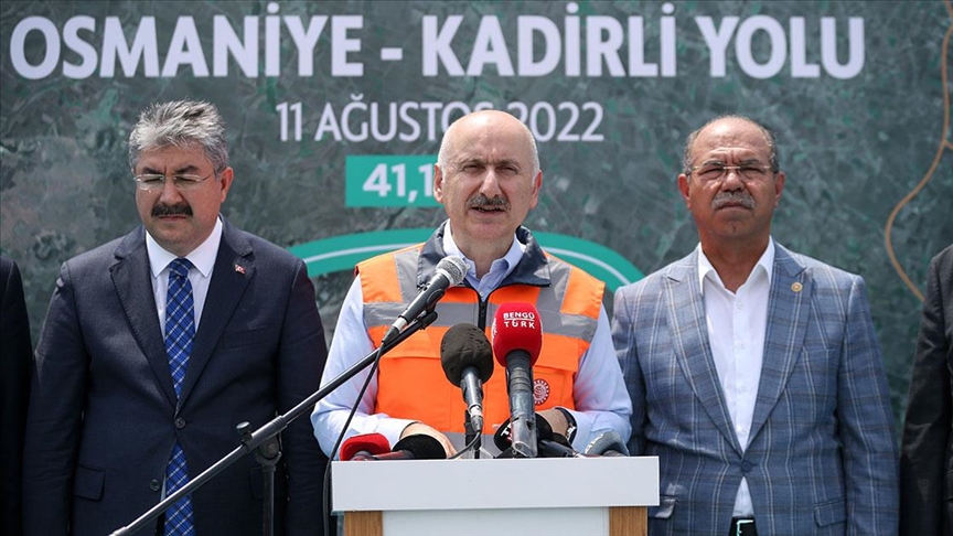 Ulaştırma ve Altyapı Bakanı Karaismailoğlu: Avrupa havalimanlarında kaos, Türkiye havalimanlarında konfor var