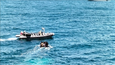 الدفاع التركية: إنقاذ 47 مهاجرا قبالة سواحل إزمير