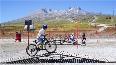 Erciyes Dağı'nda çocuklar için bisiklet ve aktivite parkı kuruldu