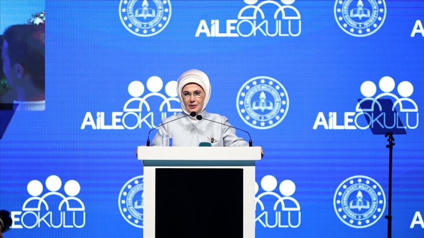 Emine Erdoğan: Milli Eğitim Bakanlığımız Aile Okulu Projesi'ne aileyi güçlendirme motivasyonuyla başladı
