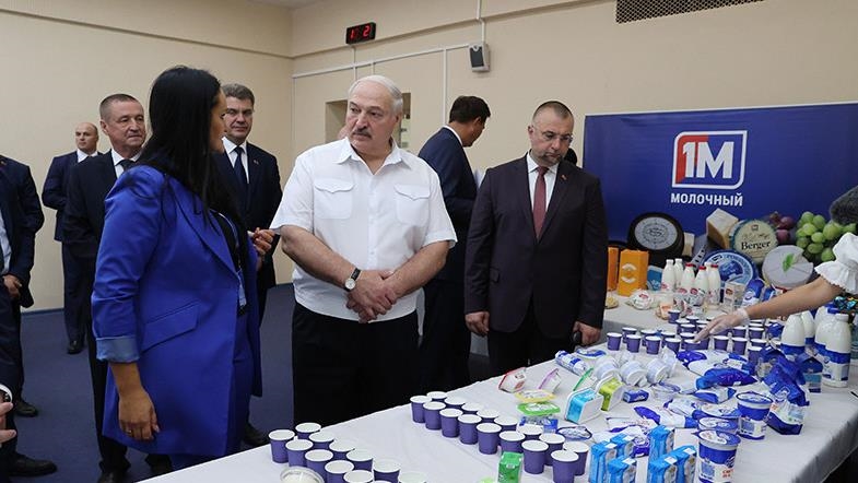 Лукашенко поручил на фоне санкций наладить производство упаковки