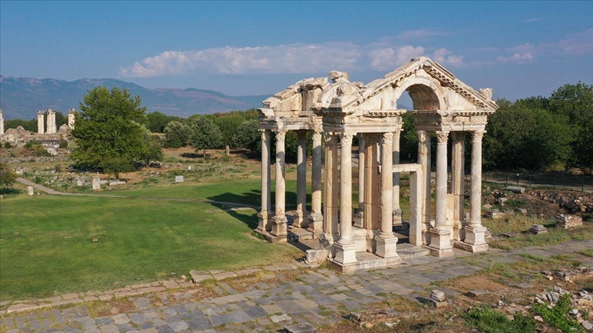 Afrodisias'ın 'gizemli evinde' kazılar 36 yıl sonra yeniden başladı