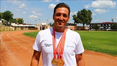Atletizmde 3 altın madalya kazanan tenis antrenörü, Balkan Şampiyonası'na odaklandı
