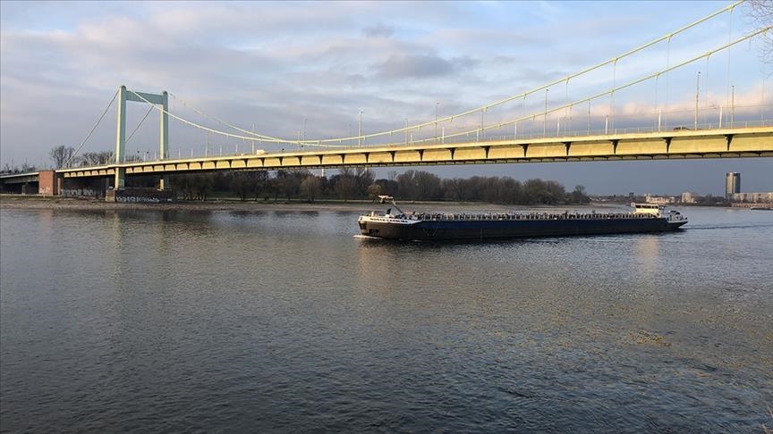 Water levels continue to fall in Germany's Rhine River