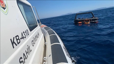 У побережья Измира спасены 9 нелегальных мигрантов