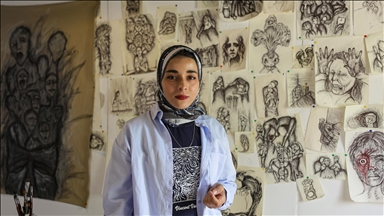 فنانة فلسطينية تواجه معاناة "الغزيين" باللوحات والمنحوتات