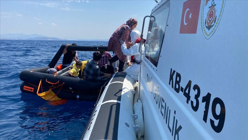 Турецкие военные спасли 107 мигрантов на границе с Грецией