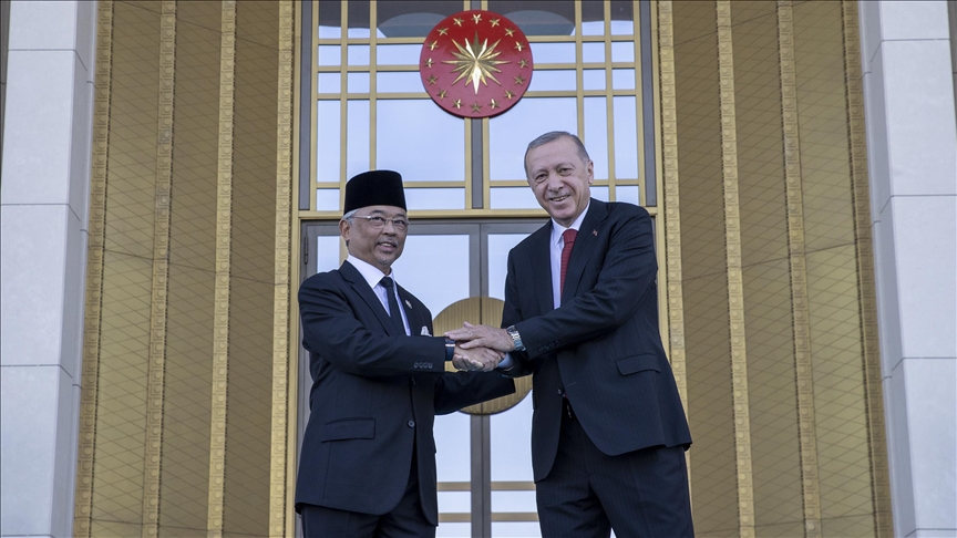 Presidenti turk dhe mbreti i Malajzisë takohen në Ankara për bisedime
