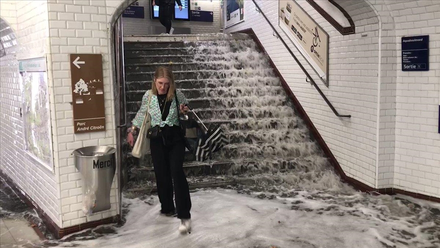 France : Des stations de métro inondées à Paris après des pluies « diluviennes »  
