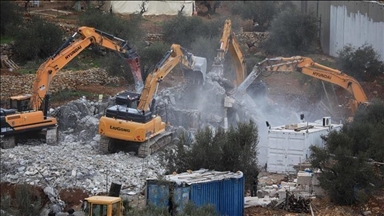 L'armée israélienne démolit des constructions palestiniennes