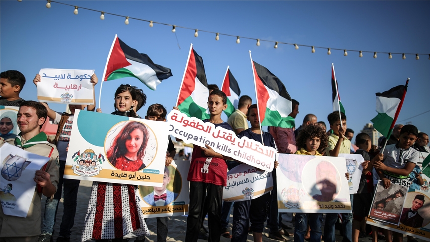 Gazze sahili, İsrail’in son saldırıda öldürdüğü çocukların isimleri ve resimleriyle donatıldı Gazze sahili, İsrail’in son saldırıda öldürdüğü çocukların isimleri ve resimleriyle donatıldı