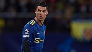 Ronaldo off with warning after footage of him slapping phone from fan's hand