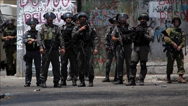 الجيش الإسرائيلي يقتحم ويغلق 7 مؤسسات أهلية فلسطينية بالضفة