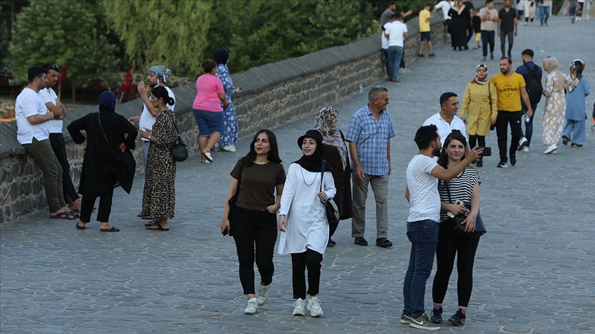 Yurtlar ücretsiz tahsis edilince gençlerin tercihi 'Diyarbakır' oldu