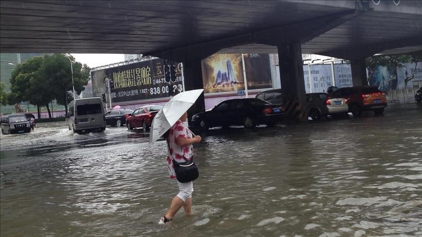 Кина: 18 лица загинаа во поплави, 2.000 спасувачи се на терен