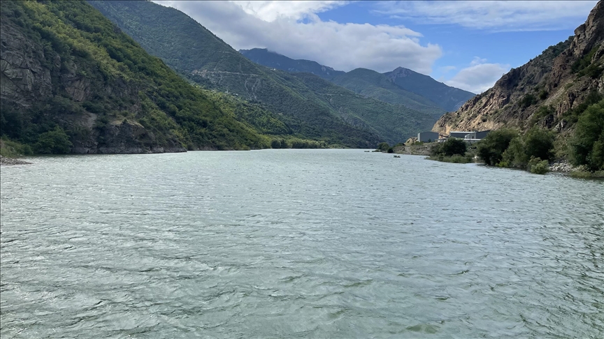 Çoruh Nehri'ndeki Kalededibi İskelesi tekne turları için kullanıma açıldı