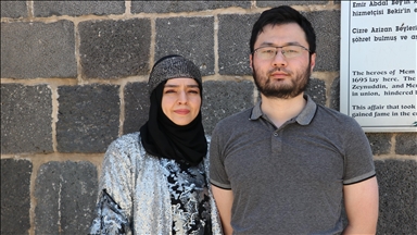 "مَمُ و زين".. أسطورة حب تحمل زوجين من شنغهاي لتركيا (تقرير)