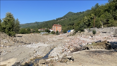 Karabük'te selden zarar gören 12 bina yıkıldı