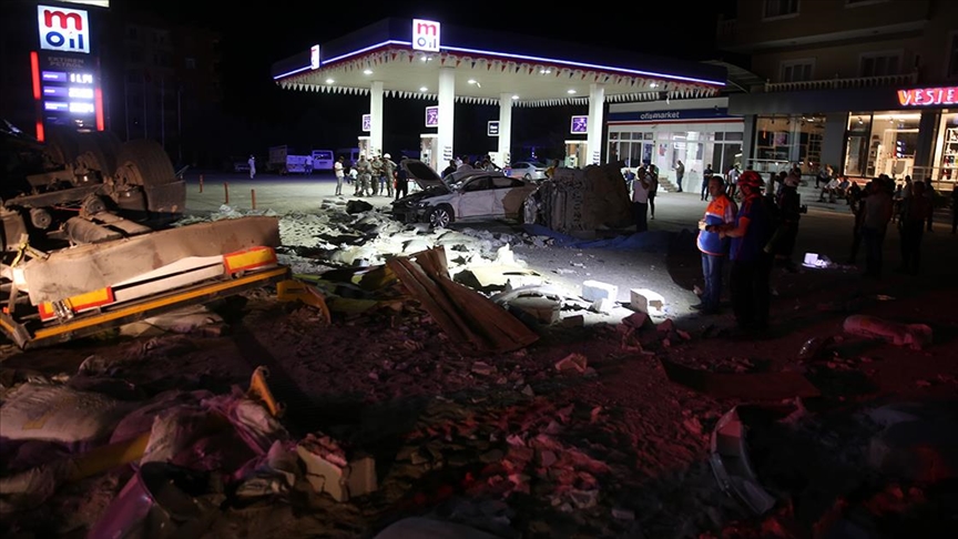 Mardin'de kaza yapan araçlara müdahale edenlere tır çarptı, 20 kişi hayatını kaybetti