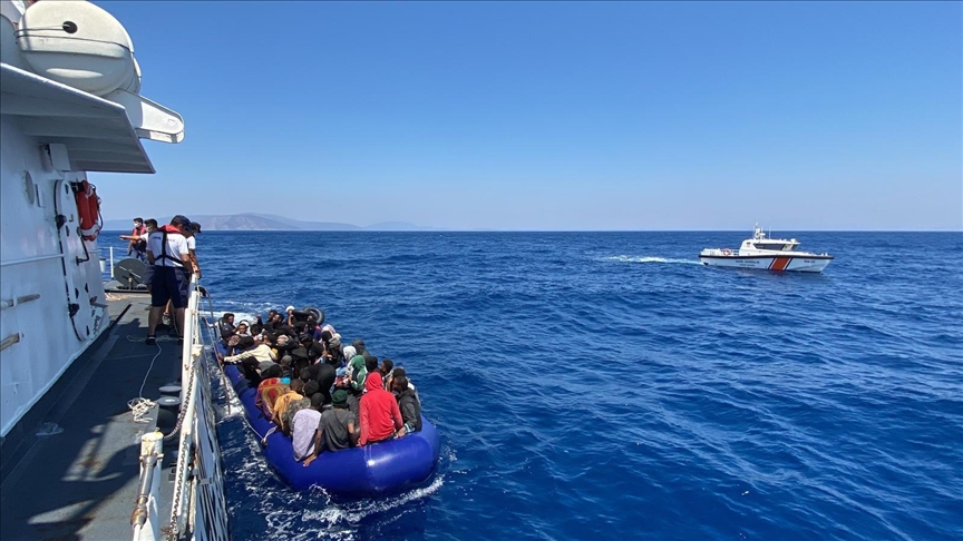 تركيا.. إنقاذ وضبط 208 مهاجرين في بحر إيجة