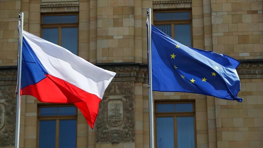 В парламенте Чехии выступили за запрет виз ЕС для россиян