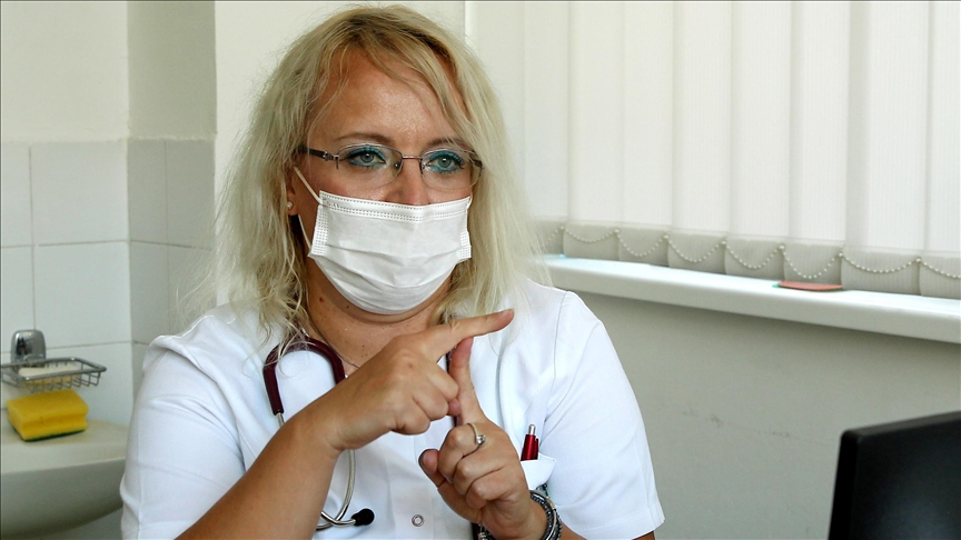 Niš: Doktorka Tatjana Ristić naučila znakovni jezik da bi pomagala i pacijentima koji ne čuju