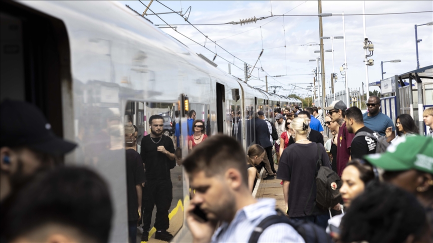 UK train strikes disrupt travel but find public sympathy