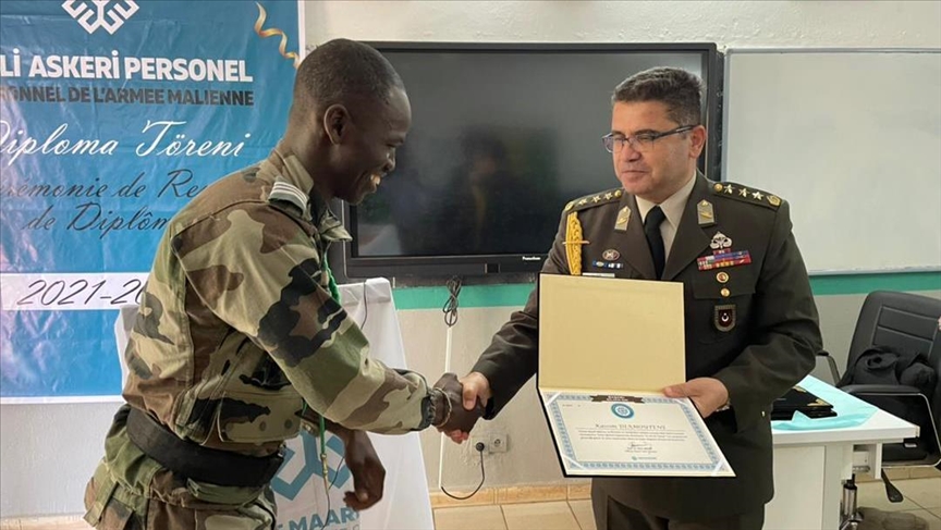 Mali : 15 soldats maliens ont reçu des diplômes de la langue Turque