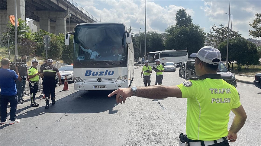 İstanbul'da 15 Temmuz Demokrasi Otogarı'ndaki yolcu otobüsleri denetlendi