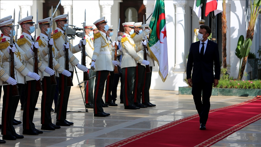 ماكرون يصل إلى الجزائر في زيارة هي الأولى منذ 5 أعوام