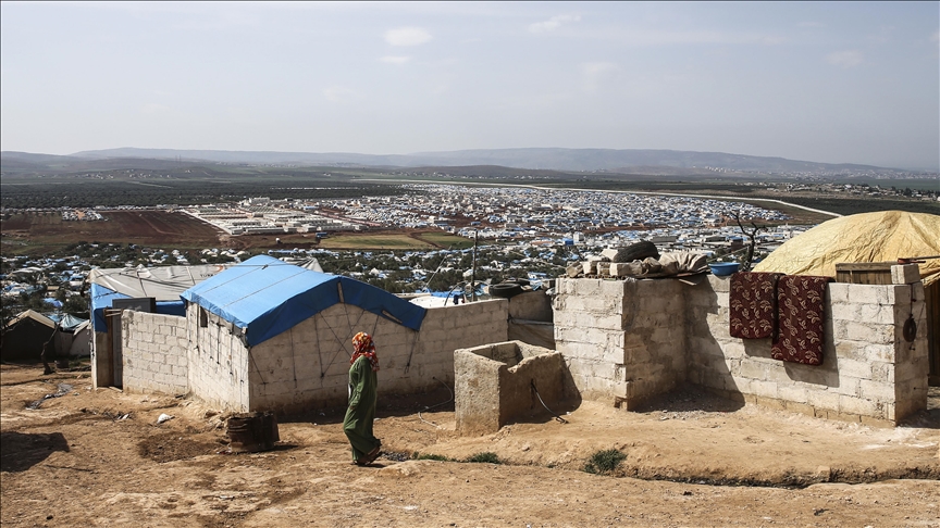 Syrians in Idlib camps face water scarcity amid sweltering temperatures