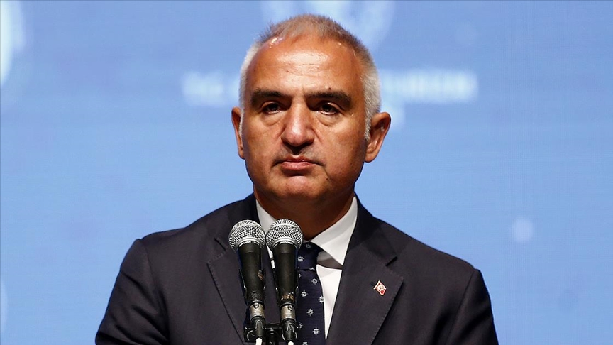 Kültür ve Turizm Bakanı Ersoy'dan şarkıcı Gülşen'in imam hatip mensuplarına yönelik ifadelerine tepki