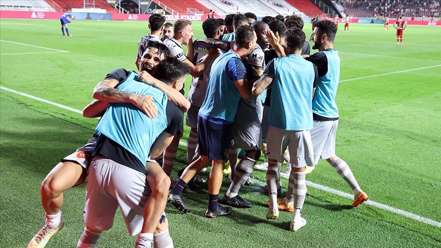 Medipol Başakşehir, UEFA Avrupa Konferans Ligi'nde gruplara kaldı