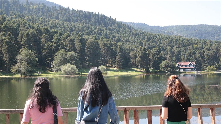 'Seyahatsever' gençler Bolu ve Karabük'ü geziyor