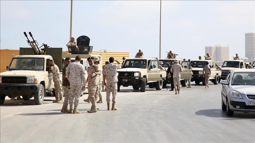 Rival Libyan groups deploy forces on outskirts of Tripoli
