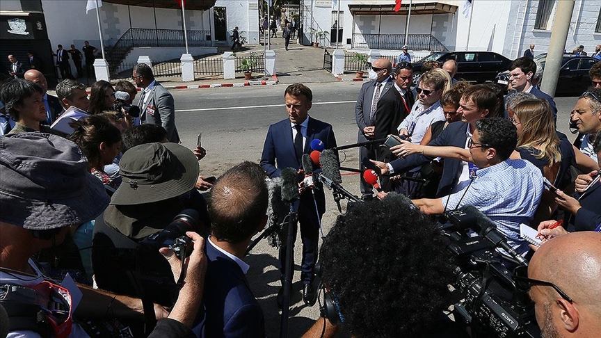 Fransa Cumhurbaşkanı Macron, Cezayir'de hakaret ve protestolara maruz kaldı