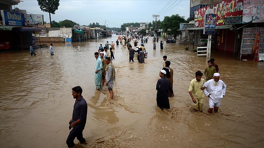 Pakistan'da şiddetli yağışlar sebebiyle ölenlerin sayısı 1033'e çıktı 