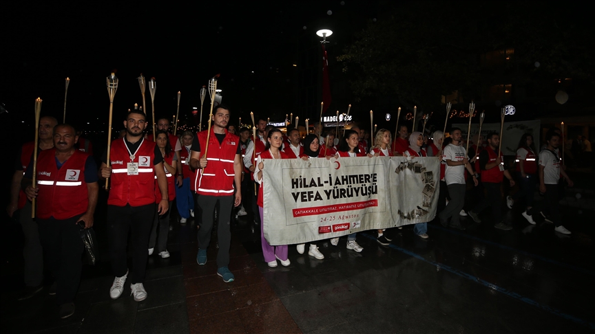 Çanakkale'de "Kızılay Hilal-i Ahmer'e Vefa Yürüyüşü ve Şehitleri Anma Programı" düzenlendi