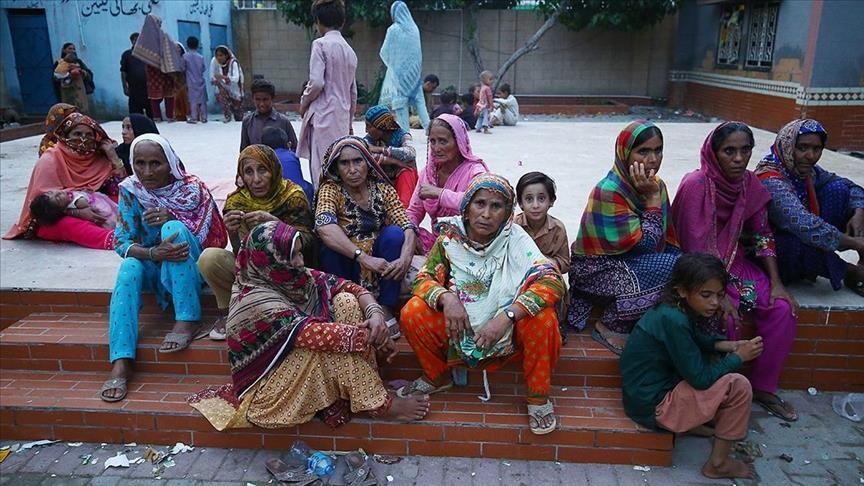 Pakistan, arrin në pothuajse 1 mijë numri i vdekjeve nga fatkeqësitë e shkaktuara nga reshjet