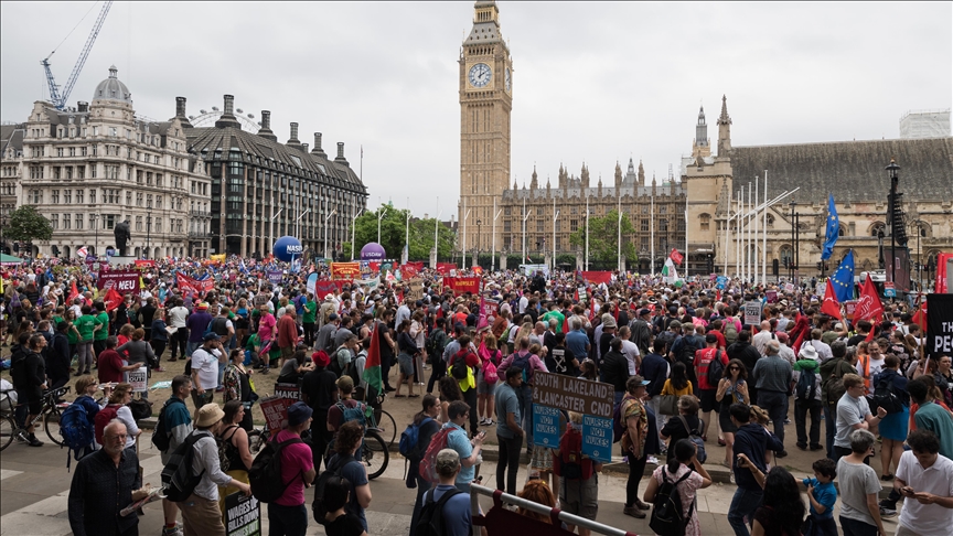 UK's biggest trade unions propose coordinated strike