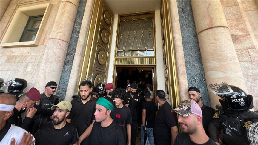 Irak'ta Sadr yanlıları, Bağdat'taki Cumhurbaşkanlığı Sarayı'na girdi