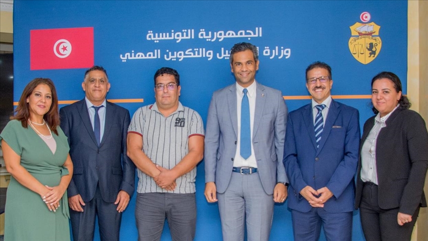 Tunisie : le ministre de l'Emploi s'entretient avec une délégation du groupe AUTOELECTRIC