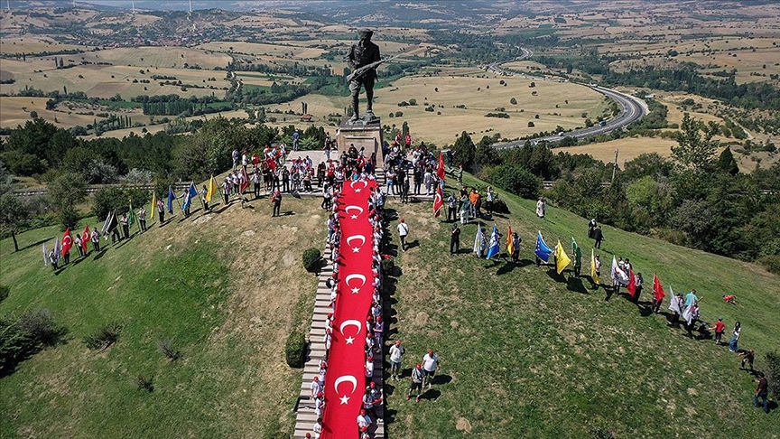 Büyük Zafer'in 100. Yılı'nda Dumlupınar Şehitliği'nde ziyaretçi yoğunluğu