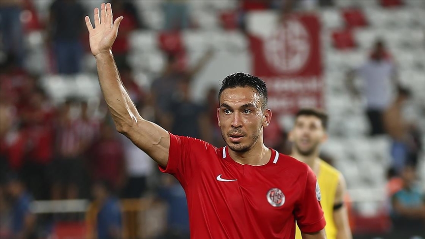 Mevlüt Erdinç, 35 yaşında futbolu bıraktı
