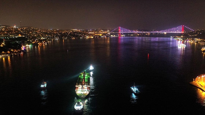 İstanbul Boğazı'nda karaya oturan gemi kurtarıldı